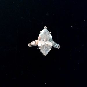 Lovely vintage marquis ring